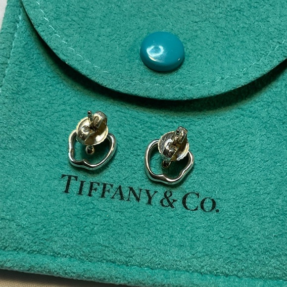 Tiffany & Co. Elsa Peretti Stencil Apple Stud Earrings - Picture 3 of 10